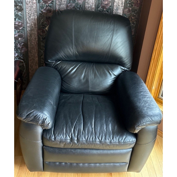 Black Leather Single Recliner - 36W, 35D, 39T 