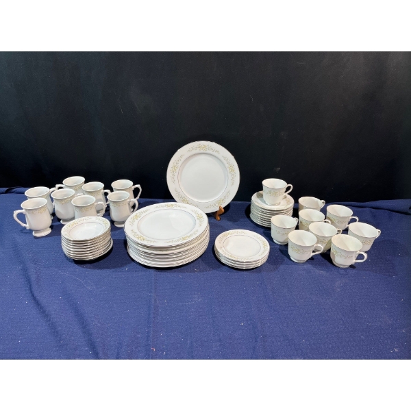 Crown Victoria Carolyn Tea Set, 8 Full Place Settings with Extras