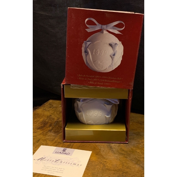 LLADRO Porcelain '1999 Christmas Ball' - 3.5L 