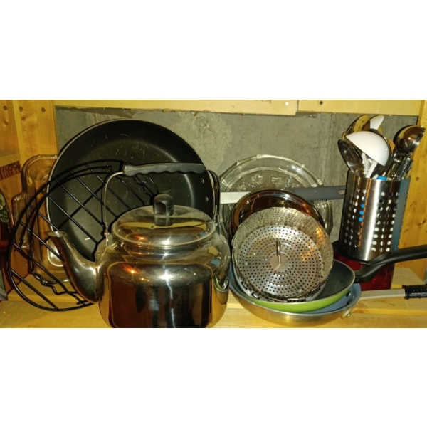 Bundle of Kitchen & Cooking Items  Metal Strainer, Kettle, Large Heavy Frying Pan Utensils & Holder 