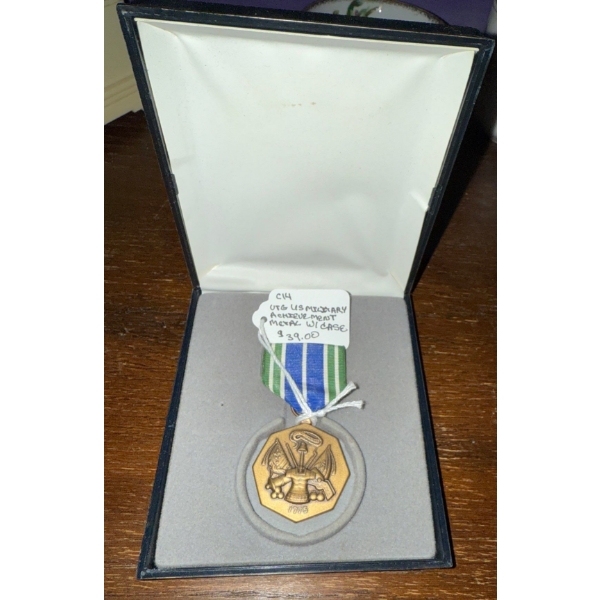 Vintage US Military Achievement Medal w/Case