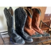 Image 2 : Cowboy Boots Vintage Size 8 Black Leather Size 8 1/2 Brown Leather 