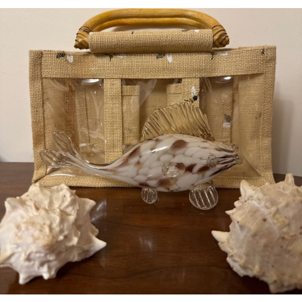 Special Hand Blown Fish Glass Statue w/ Seashells  3"tall