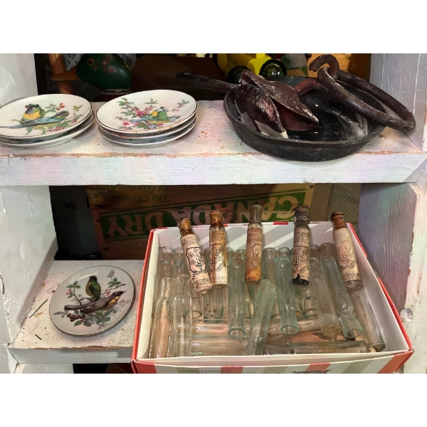 approximately 31 mini bottles. Dutch drops. Bottled in Canada by the agents of KLAAS Tilly, Harlem H