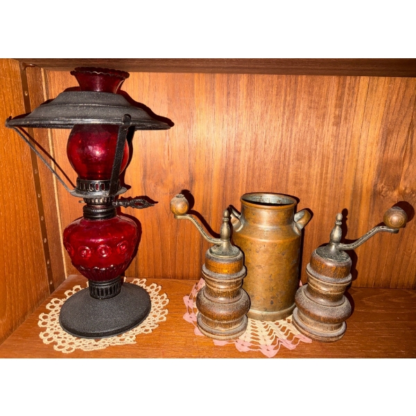 Victorian Kerosene Oil Lamp w/ Salt & Pepper Churns & Dairy Container 5"Tall