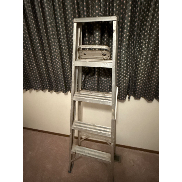 5 Foot Aluminum Step Ladder