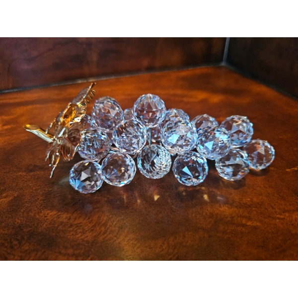 Swarovski Crystal large bunch of grapes figurine from the retired "Sparkling Fruit" collection