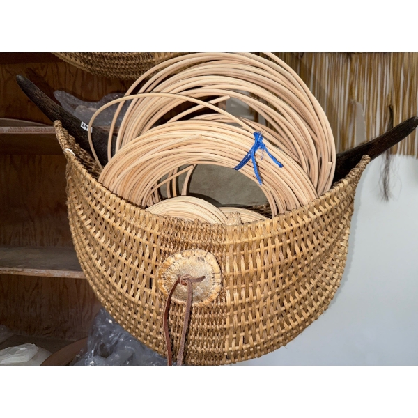 Wicker Basket Bull Horns 22W