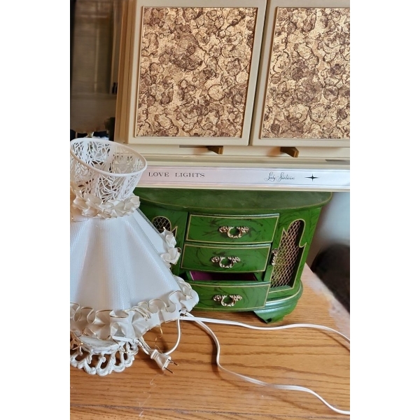 Lady Sunbeam Love Lights Make Up Mirror, Green Jewelry Music Box 13 W, 6 D, 9 T, Lamp 10.5 T Base 