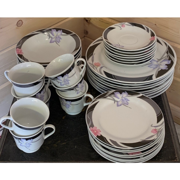 Onlac International China Set - Dishes 