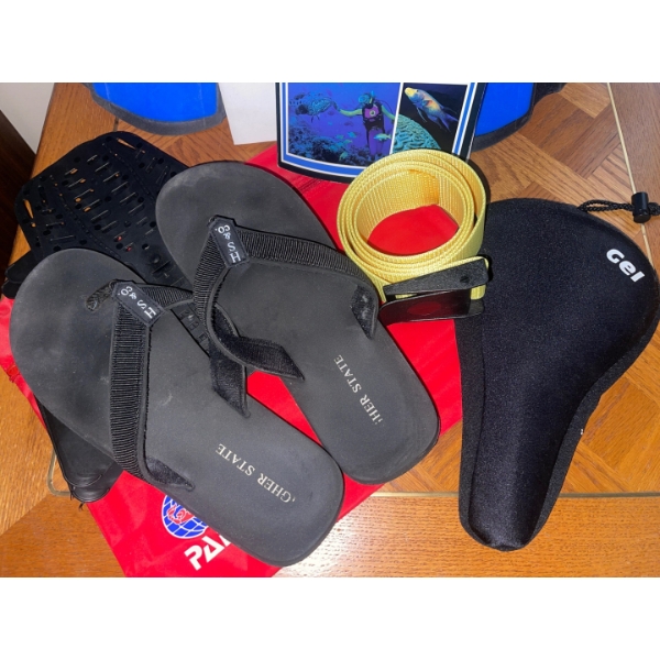 Hobby Lot - Fins - Gel Bicycle Seat Cover - Straps - Aqualung & More