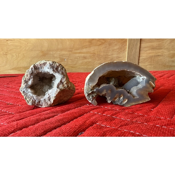 2 Geode Rocks
