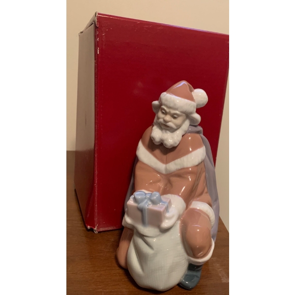 LLADRO Lovely  Porcelain Santa - 7T 