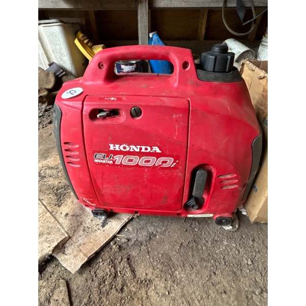 Honda EU 1000 generator with box of extension cords