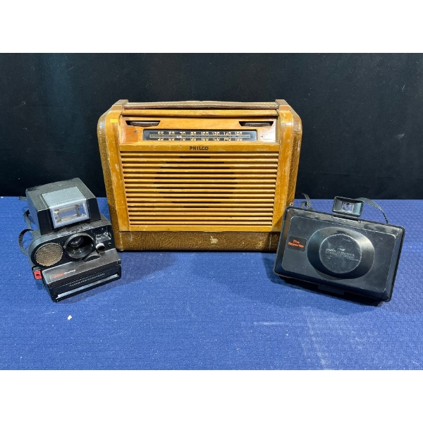 Philco Wooden Radio with 2 Vintage Polaroid Camera's 