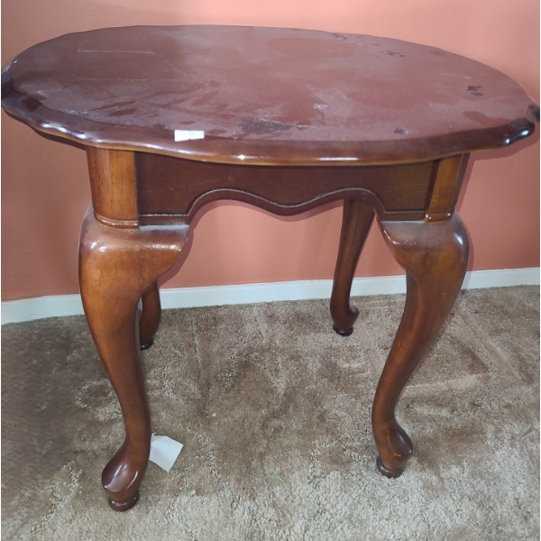 Pair of Side Tables w/ Queen Anne Leg and Shell Motif 23 W, 20 D, 21 T