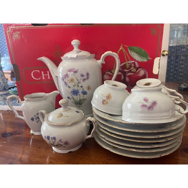 Creative - Royal Veil - Japan -Tea Cup Collection - Staffordshire Floral Centerpiece