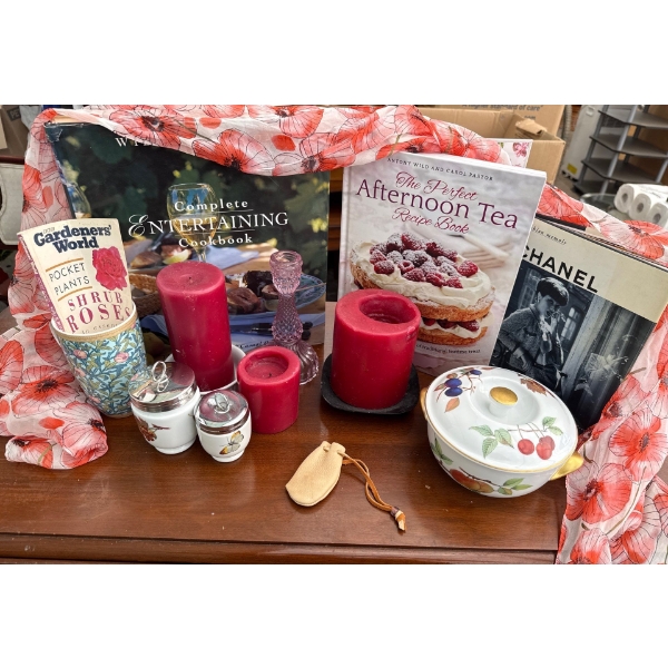 Kitchen Collection Decor & More- Cook Book Candles +++