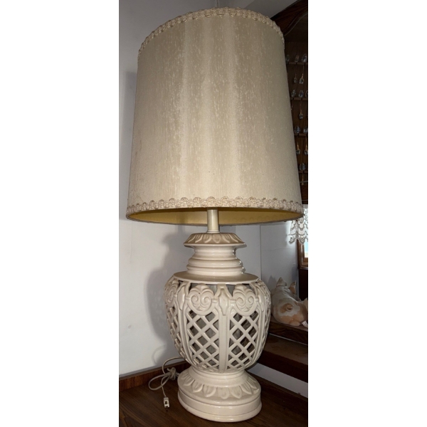 Vintage XL Porcelain Lattice Lamp 41T