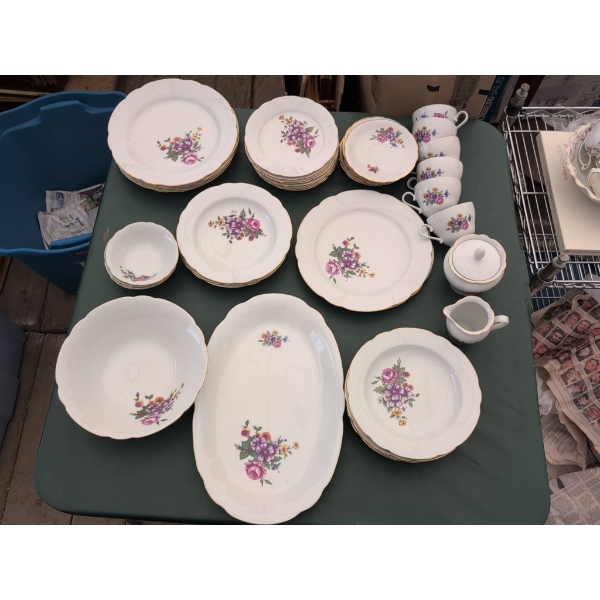 Kahla German Democratic Republic 45-Piece Floral Porcelain Dinnerware Set
