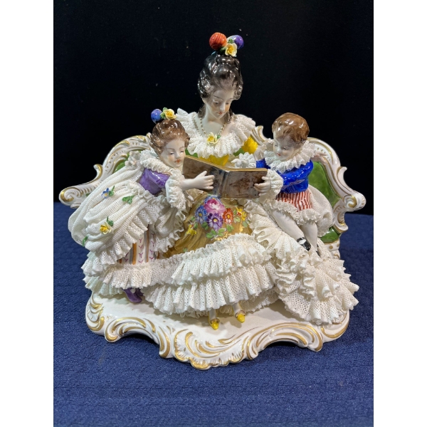 Meissen Dresden China Figurine 9Wx6Dx8H (CANNOT SHIP)