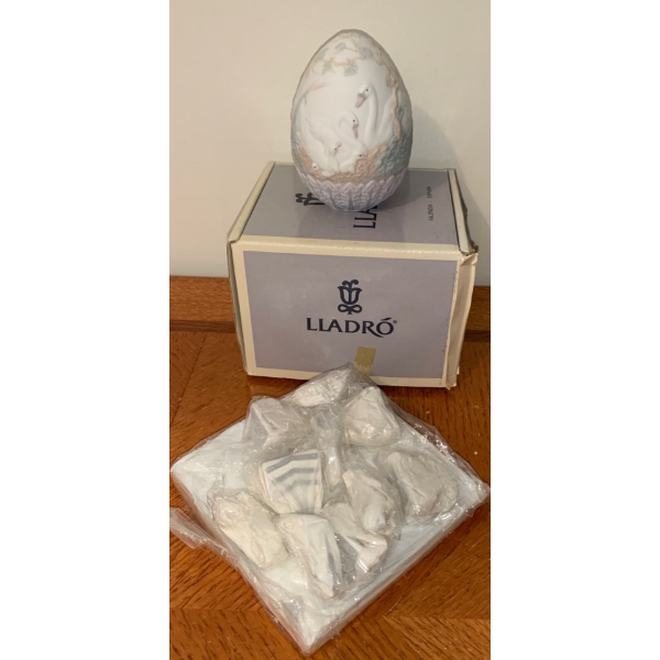 Lladro Porcelain 1994 Decorative Egg 5T w/ New Nativity Minis 