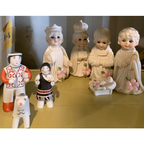 Figurines From Around The Globe -  Made In Mexico 3T