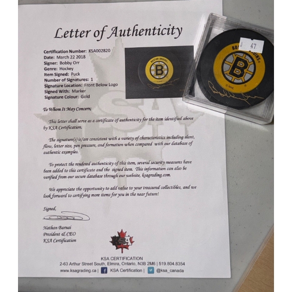 Boston Bruins Hockey Puck w/ Bobby Orr Autograph in Clear Case w/ Authenticy