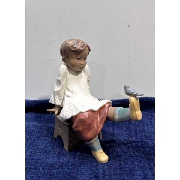 LLADRO "Talk to me" 4.5Wx5.5T (with original box)