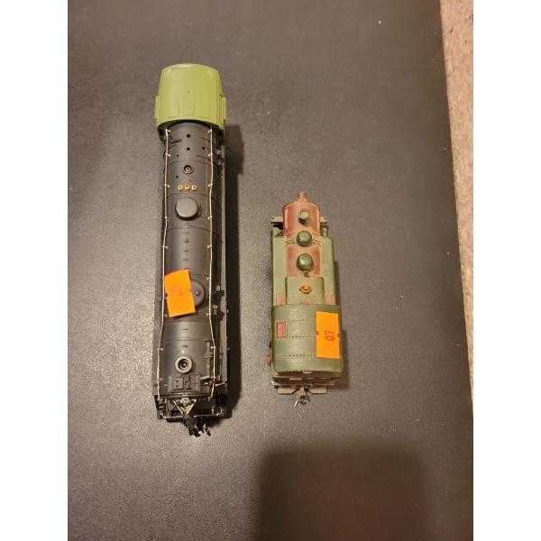 5702 Model Train Engine 7L