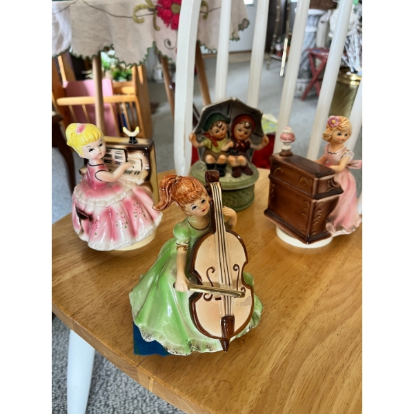 Collection of vintage Ardalt Lenwile musical bisque dolls.