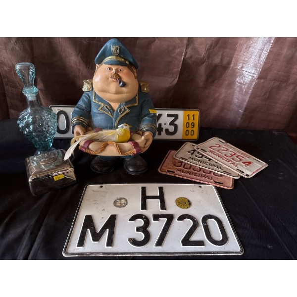 Vintage 3D Resin Animated Police Cop w/ Assorted License Plates & Decantor