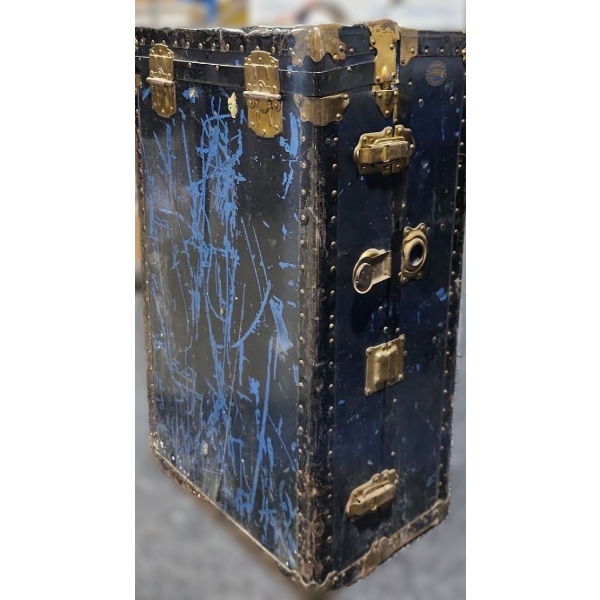 Vintage Langmuir "Closet" Trunk- Measurements Upright: 21 W, 14 D, 36 T