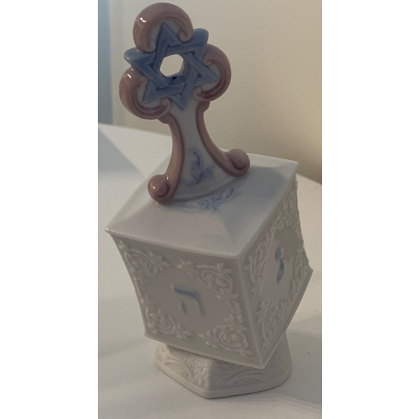 LLADRO Porcelain Dreidel - 5.5L 