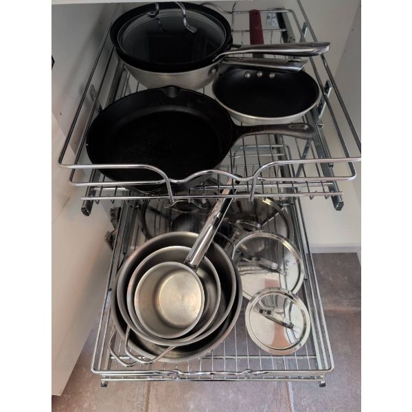 Cookware Set with Cast Iron and Stainless Steel Pieces