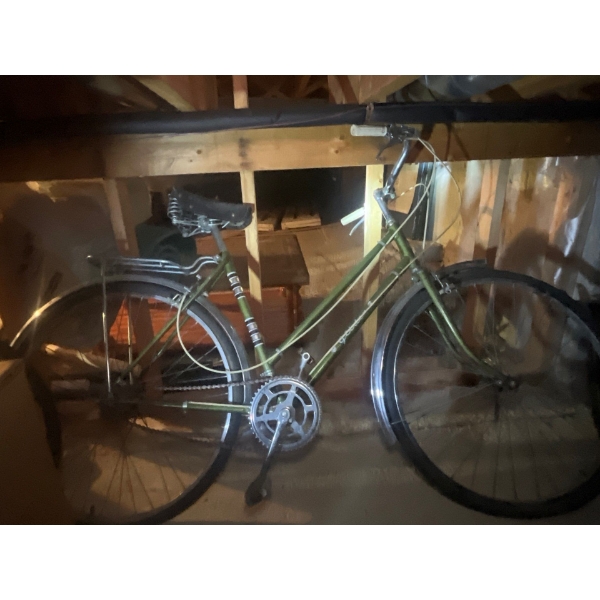 retro green glider. Any wait for summer 