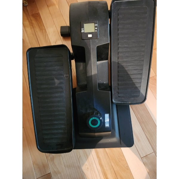 Cubii Model F3A2 Compact Under Desk Elliptical