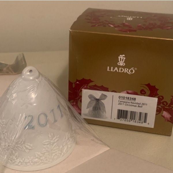 LLADRO Porcelain 2011 Holiday Bell Ornament 4T