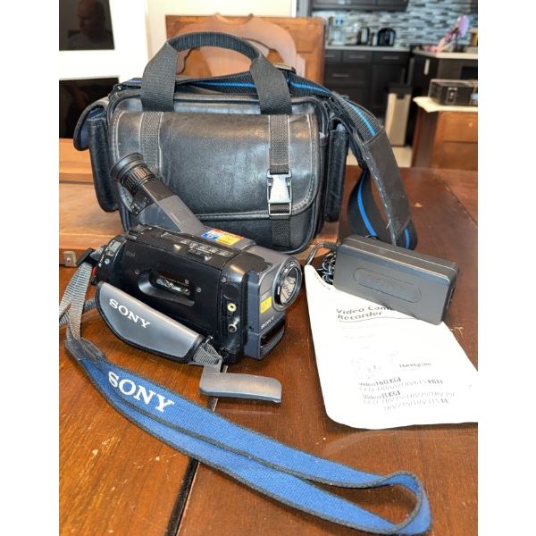 Sony Handycam Vision CCD-TRV65 Camcorder Set
