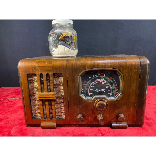 Vintage Rogers Radio with extra components