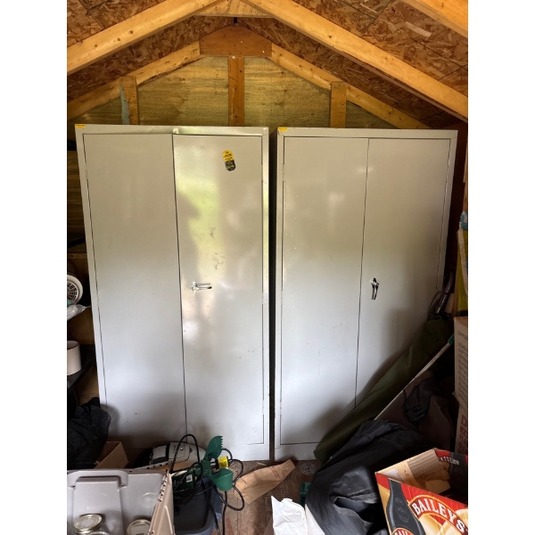 Two metal locking shelves H72, W18 L36