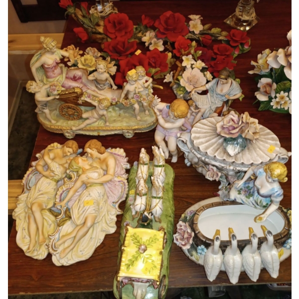 Vintage Collectable Figures & Lovely Decorative Flower Pieces 