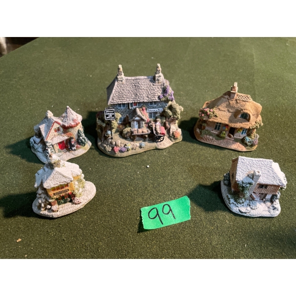 LilliputLaneCollection: Going to the Snowball,O'Christmas Tree,Jamaican Inn,Birthday Cottage,Wintry 