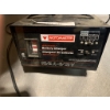 Image 2 : MotoMaster 2 1/2 Tonne Hydraulic Jack and Battery Charger