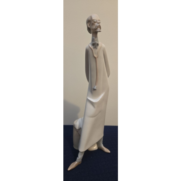 LLADRO Medical Doctor Porcelain Figure #4602 - 5W, 5D, 12T 