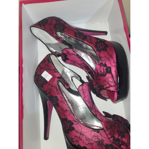 Town Shoes Women's Size 8 Barbie Line Shoes, Never Worn