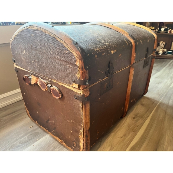 antique steam trunk H21 L30 W19