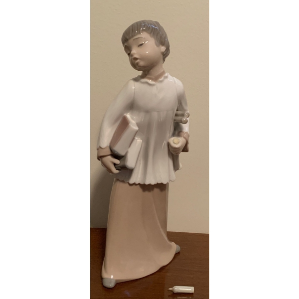 LLADRO Porcelain 'Alter Boy' 9T