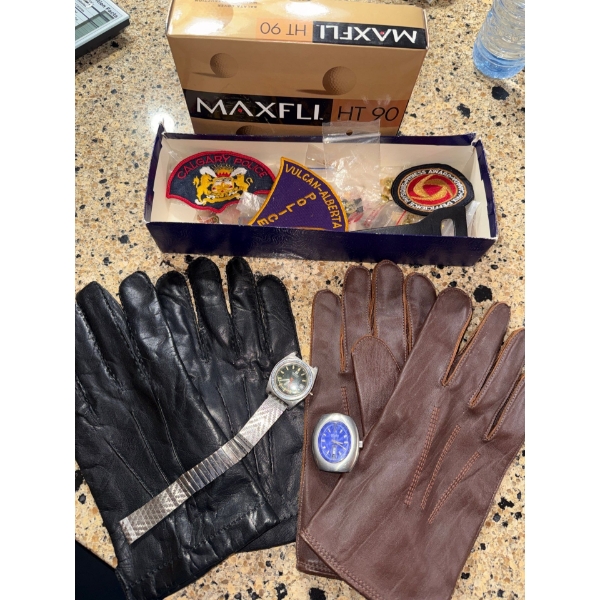 Genuine Leather RCMP Gloves w/ Vulcan Badges Golf Balls & More 