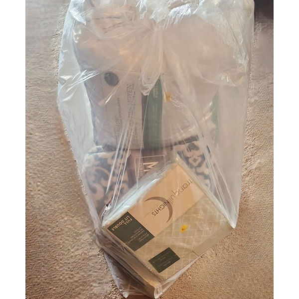 Sealy and Tranquil Nights Double Size Bedding, Plush Throw and Pillow (All New)